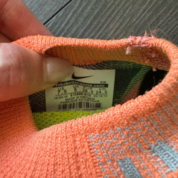 Nike free flyknit shoes size 7.5 - Picture 3 of 7